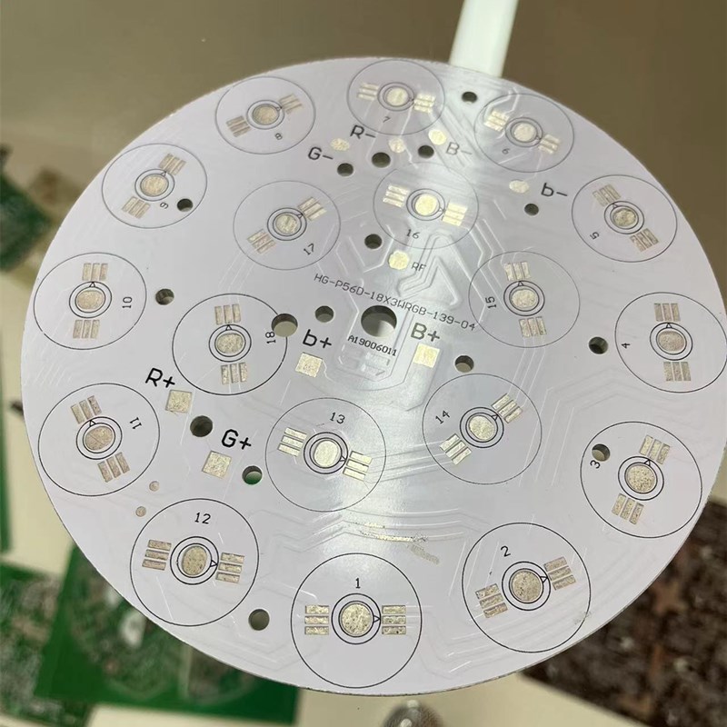 Hoogwaardige LED-aluminium PCB met uitstekende warmte-dissipatieprestaties